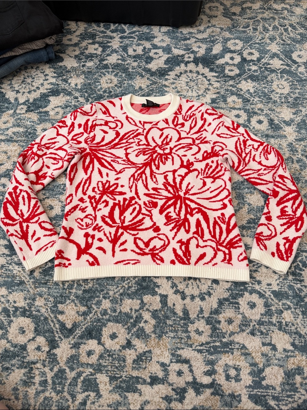 Tahari Red and White Floral Crewneck Sweater SZ Medium